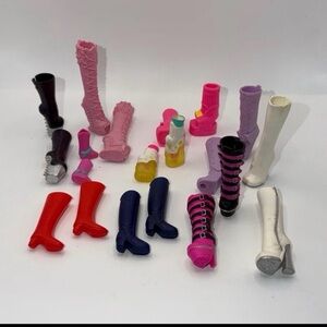 Lot of Tall Doll Boots - Monster High?
10 pairs of matching boots